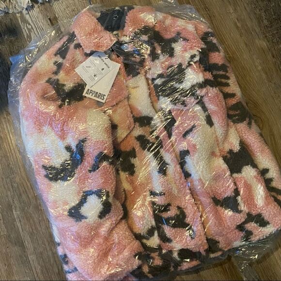 New Apparis pink camo faux shearling Womens jacket • Medium - Picture 2 of 4